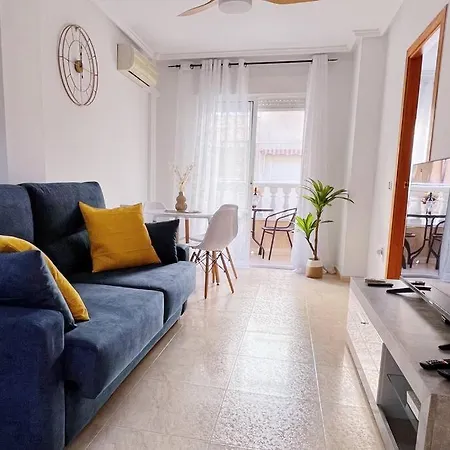 Apartment In Torrevieja With Pool - 10Min Walk To Beach